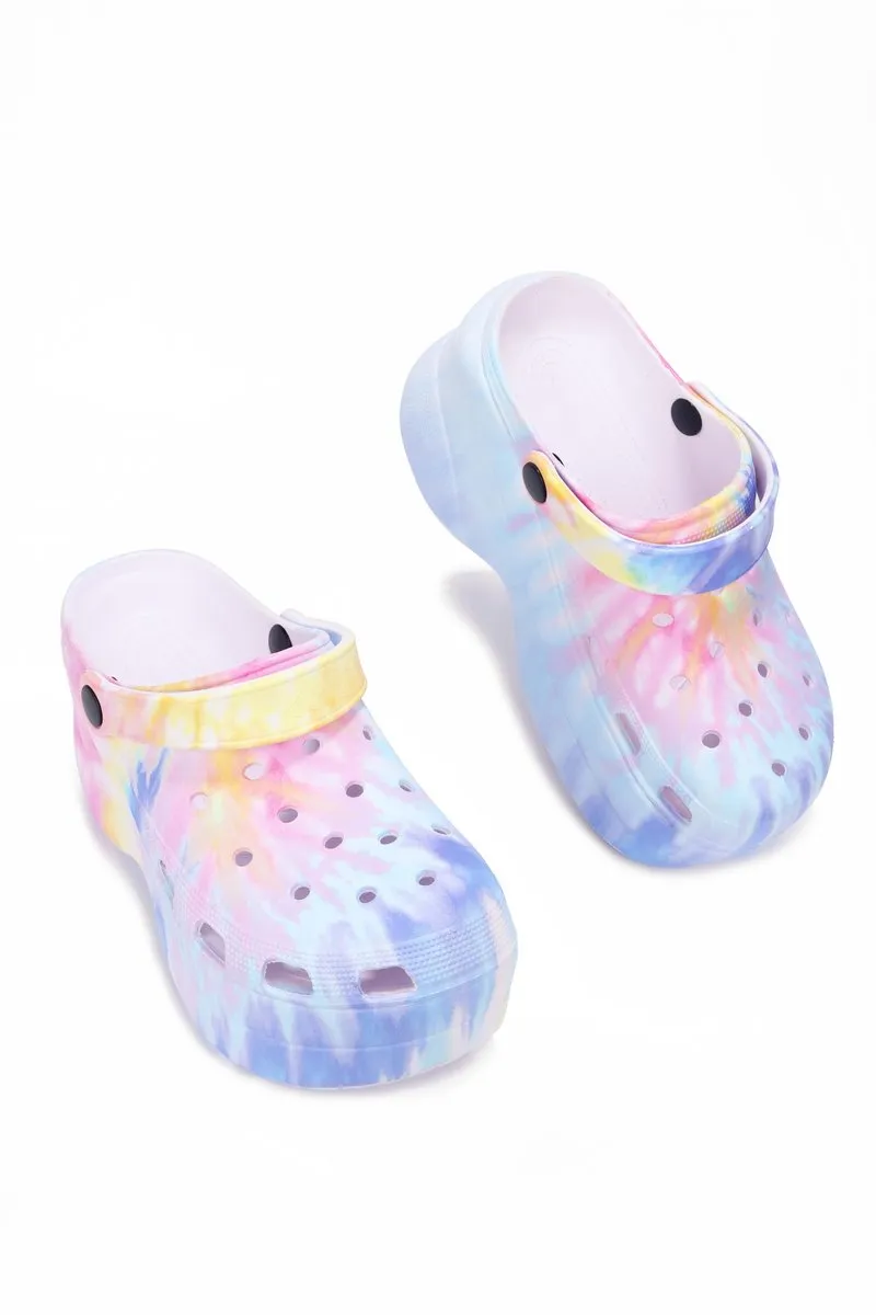 CAPE ROBBIN GARDENER CHUNKY PLATFORM ANKLE STRAP CUT OUT CLOG SANDAL-TIE DYE